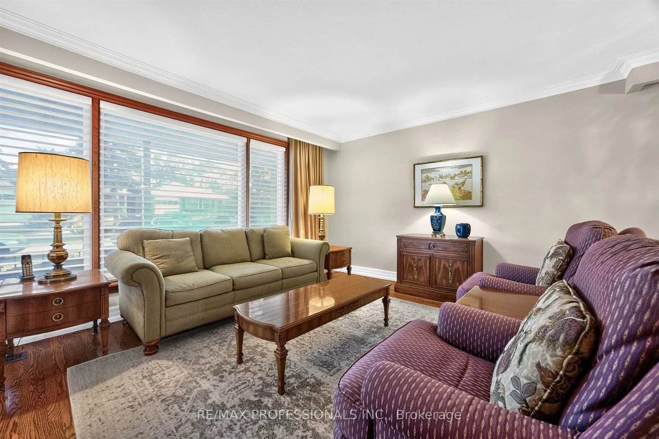 302, La Rose, Willowridge-Martingrove-Richview, Toronto