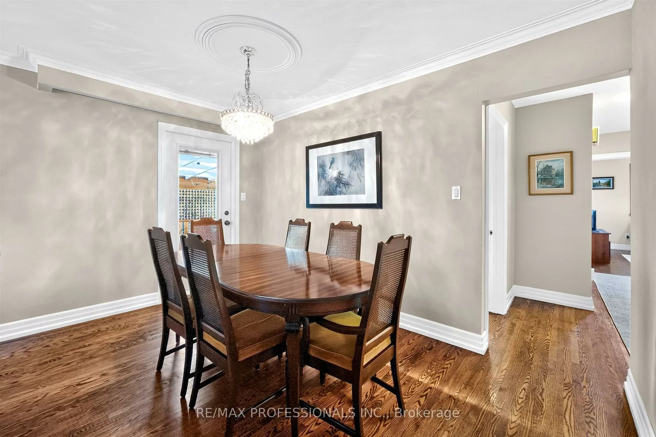 302, La Rose, Willowridge-Martingrove-Richview, Toronto