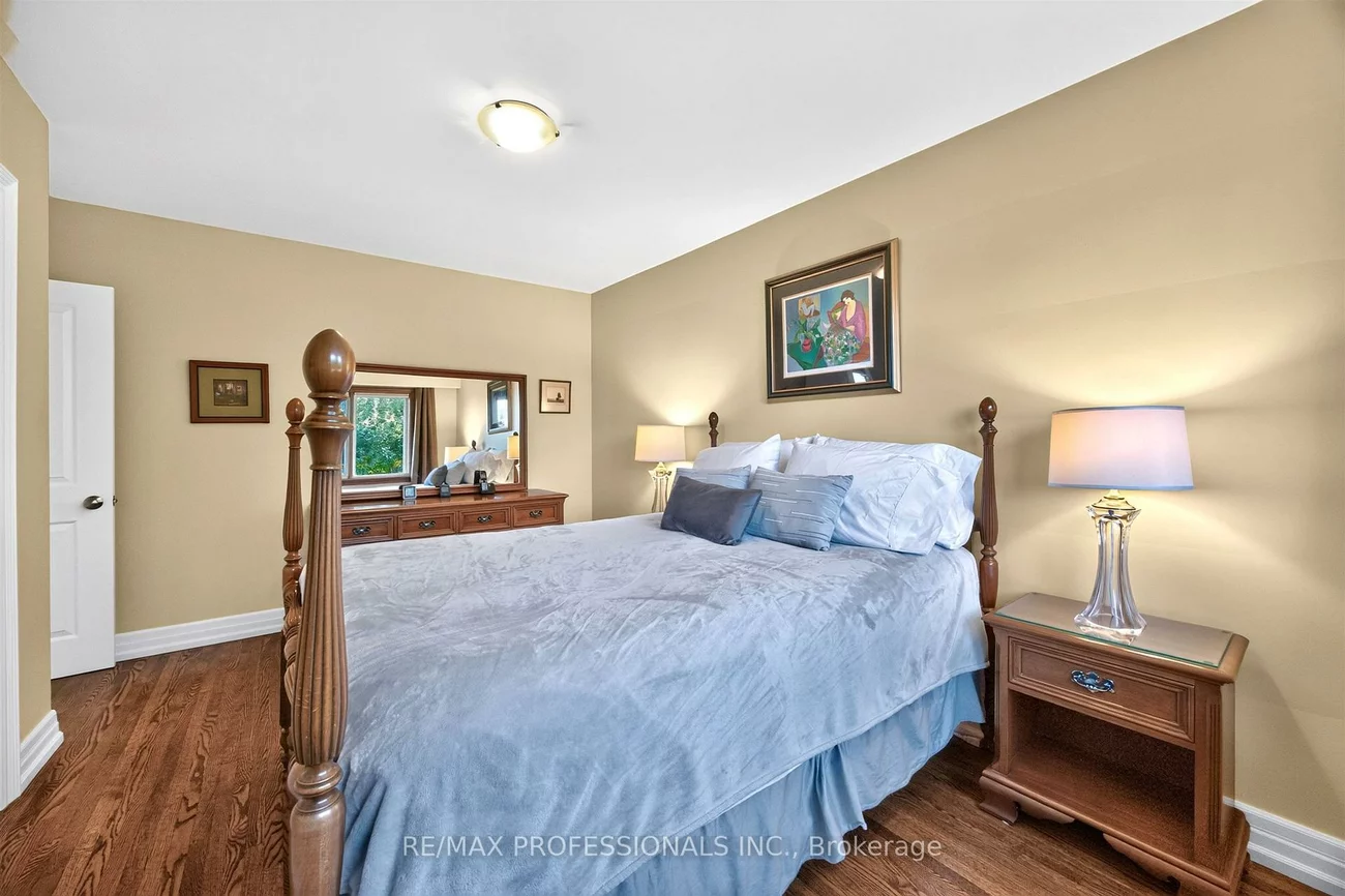 302, La Rose, Willowridge-Martingrove-Richview, Toronto