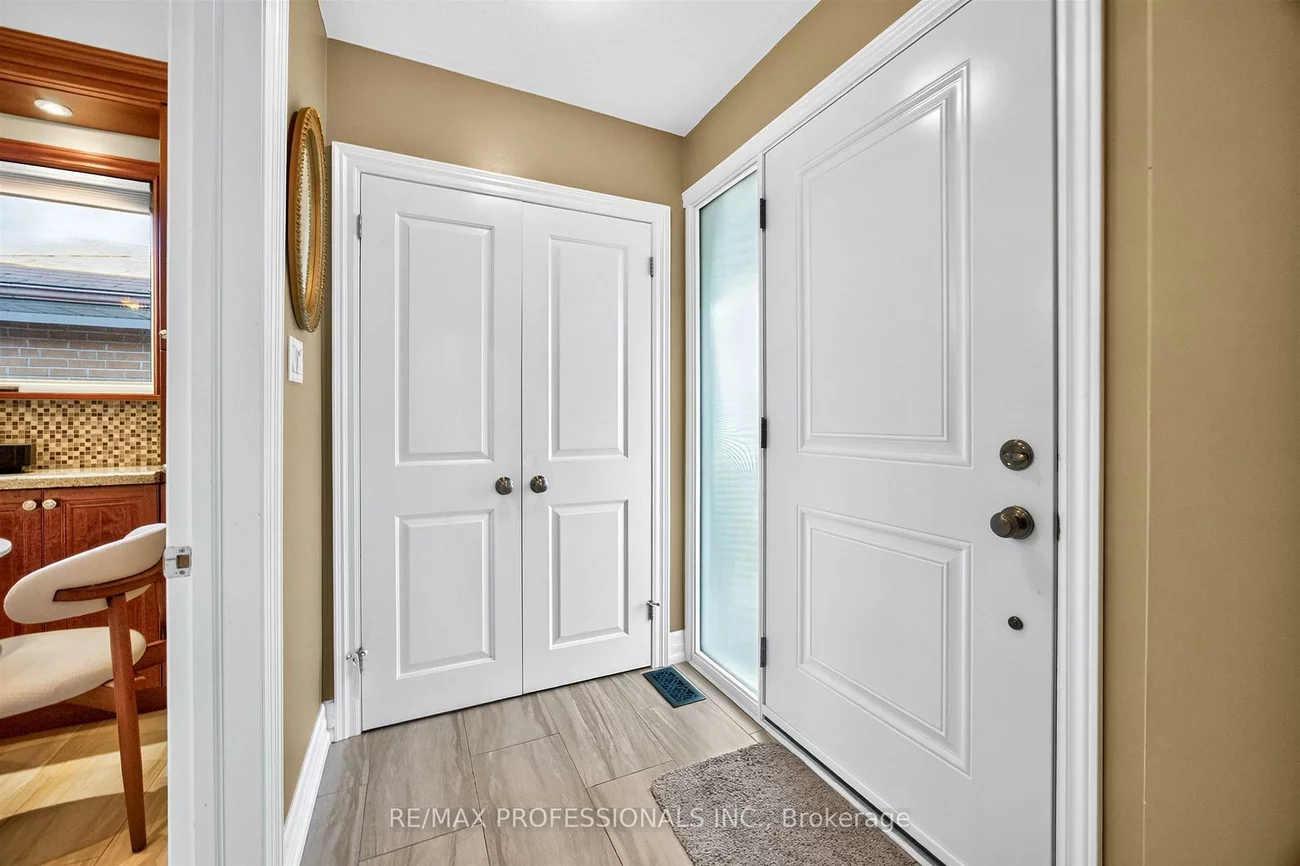 302, La Rose, Willowridge-Martingrove-Richview, Toronto