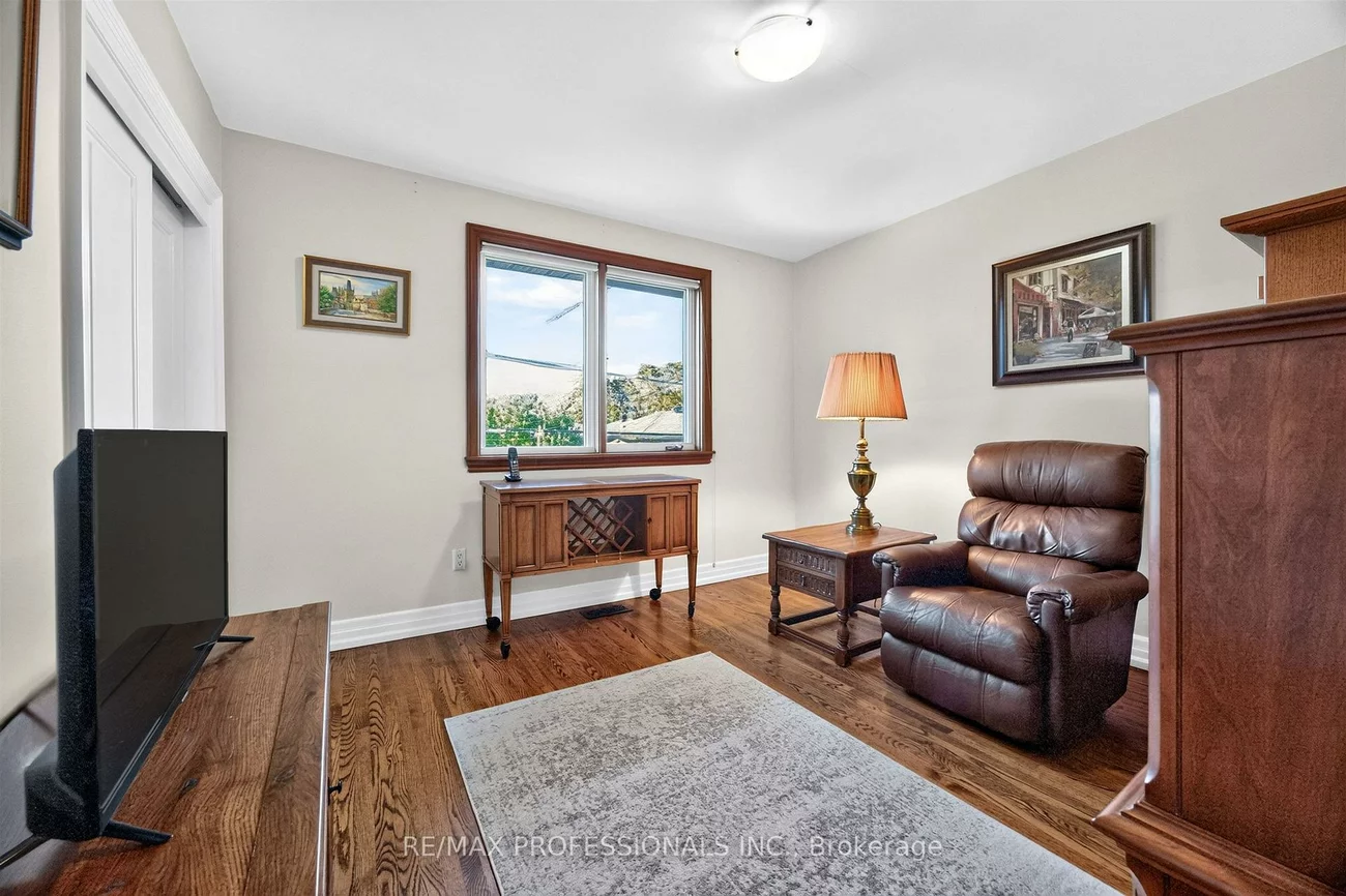 302, La Rose, Willowridge-Martingrove-Richview, Toronto