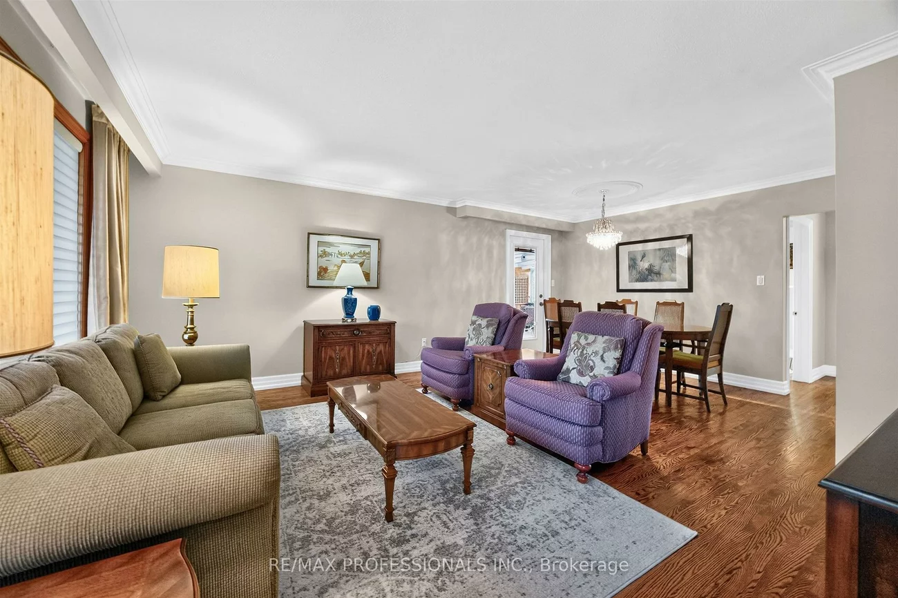 302, La Rose, Willowridge-Martingrove-Richview, Toronto