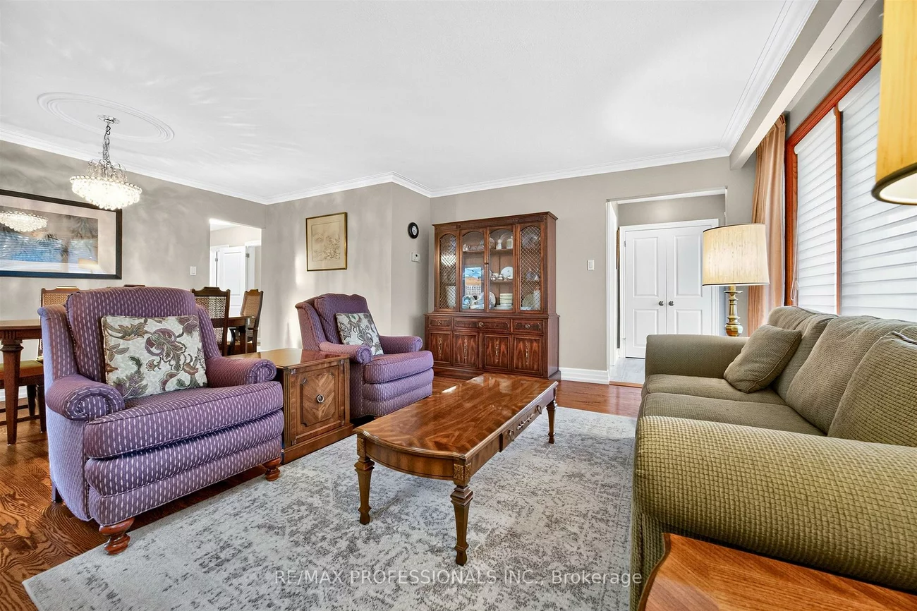 302, La Rose, Willowridge-Martingrove-Richview, Toronto