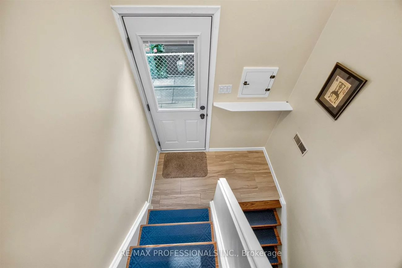 302, La Rose, Willowridge-Martingrove-Richview, Toronto