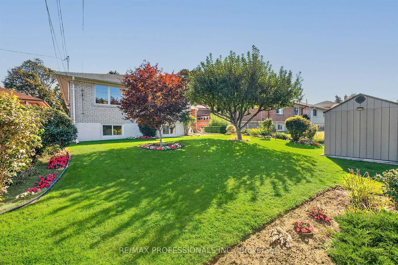 302, La Rose, Willowridge-Martingrove-Richview, Toronto