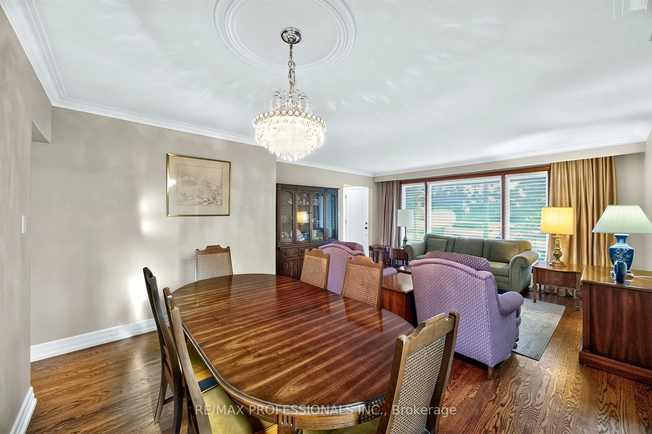 302, La Rose, Willowridge-Martingrove-Richview, Toronto