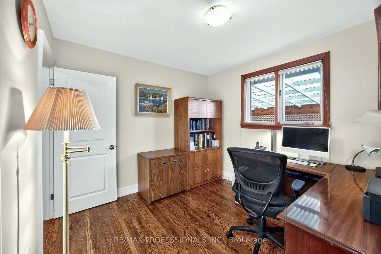 302, La Rose, Willowridge-Martingrove-Richview, Toronto