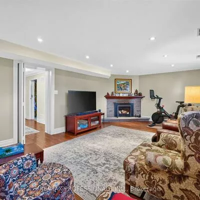 302, La Rose, Willowridge-Martingrove-Richview, Toronto