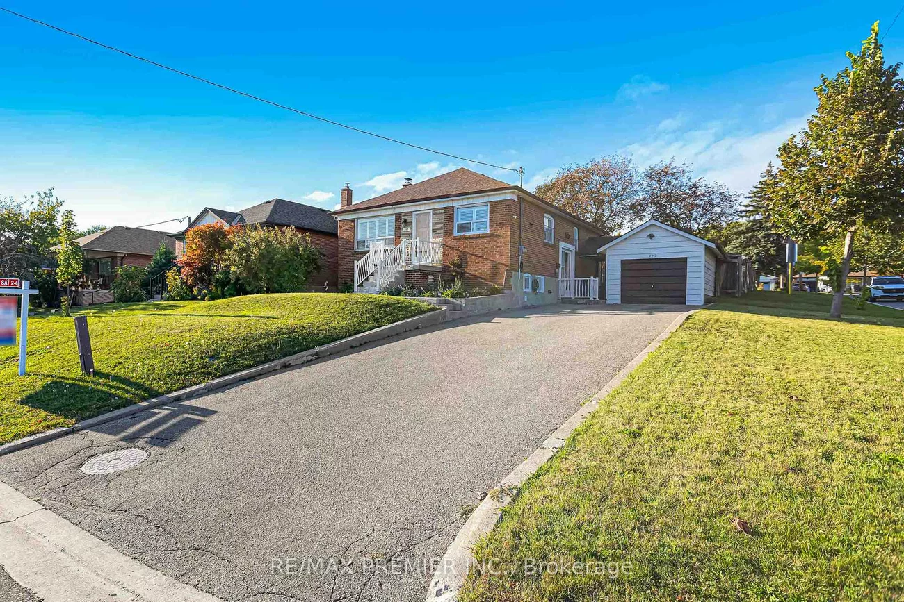 240, Calvington, Downsview-Roding-CFB, Toronto