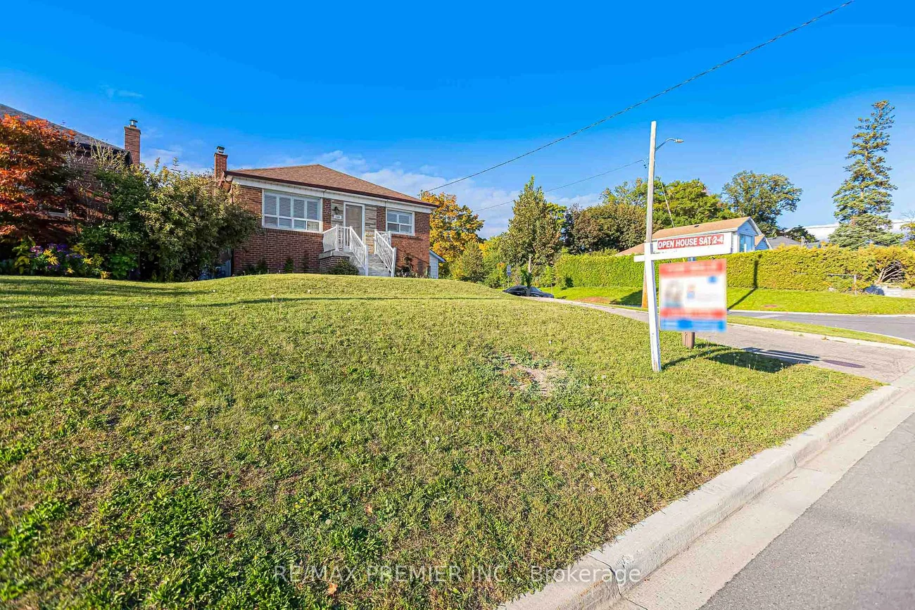 240, Calvington, Downsview-Roding-CFB, Toronto