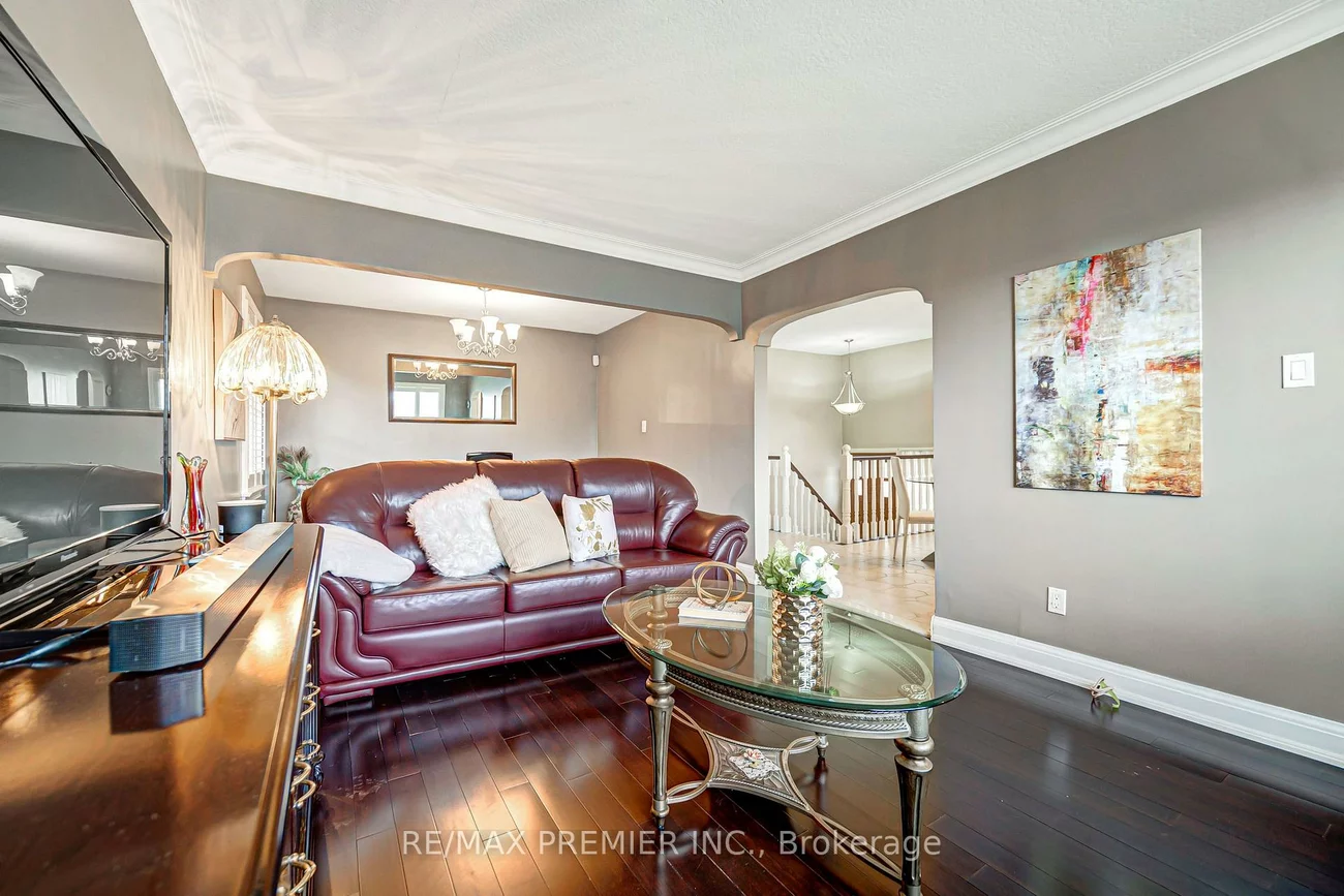 240, Calvington, Downsview-Roding-CFB, Toronto