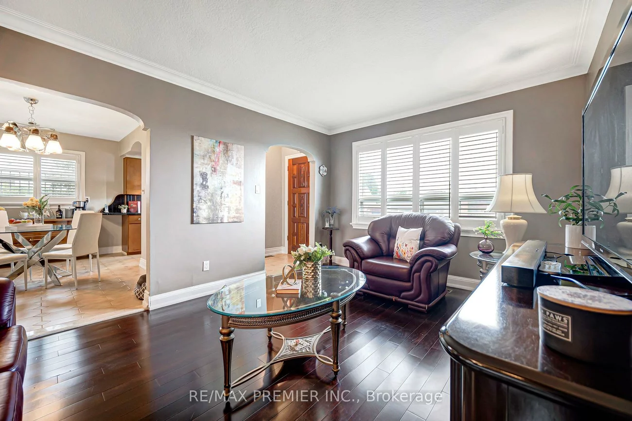 240, Calvington, Downsview-Roding-CFB, Toronto