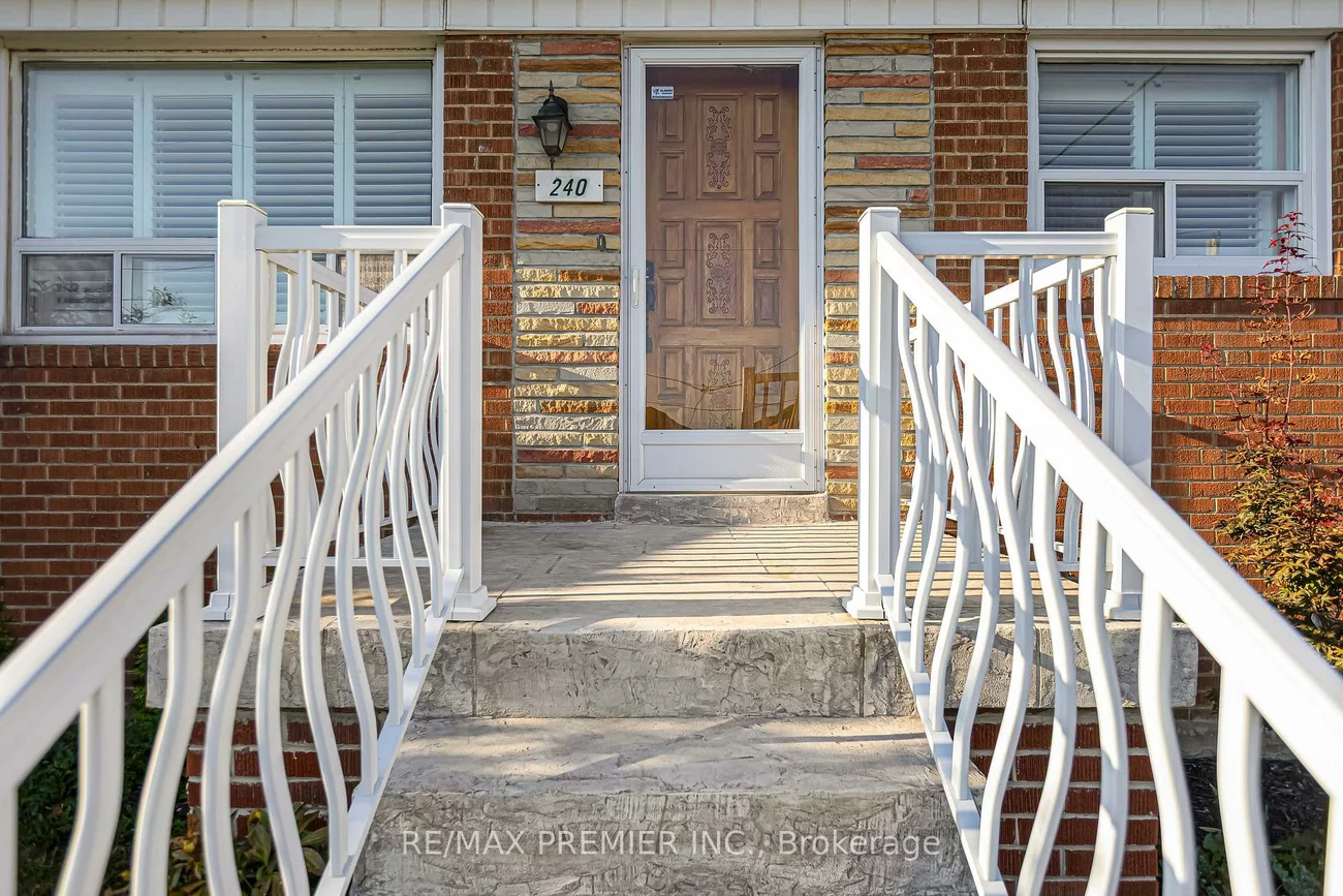 240, Calvington, Downsview-Roding-CFB, Toronto
