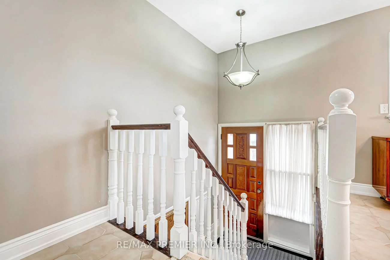 240, Calvington, Downsview-Roding-CFB, Toronto