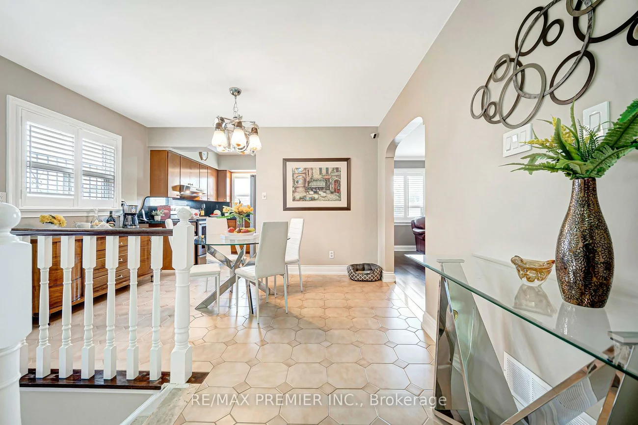 240, Calvington, Downsview-Roding-CFB, Toronto