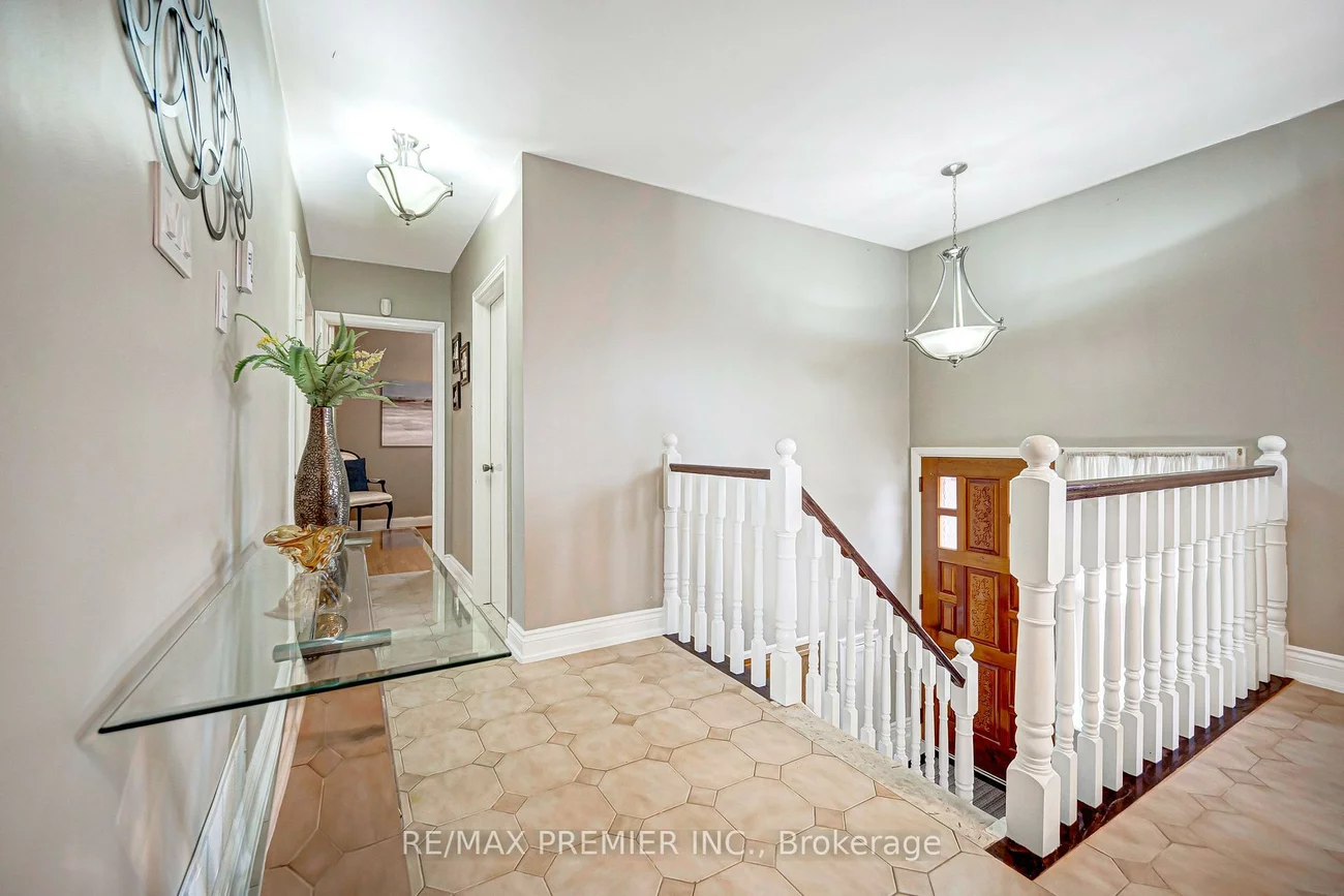 240, Calvington, Downsview-Roding-CFB, Toronto