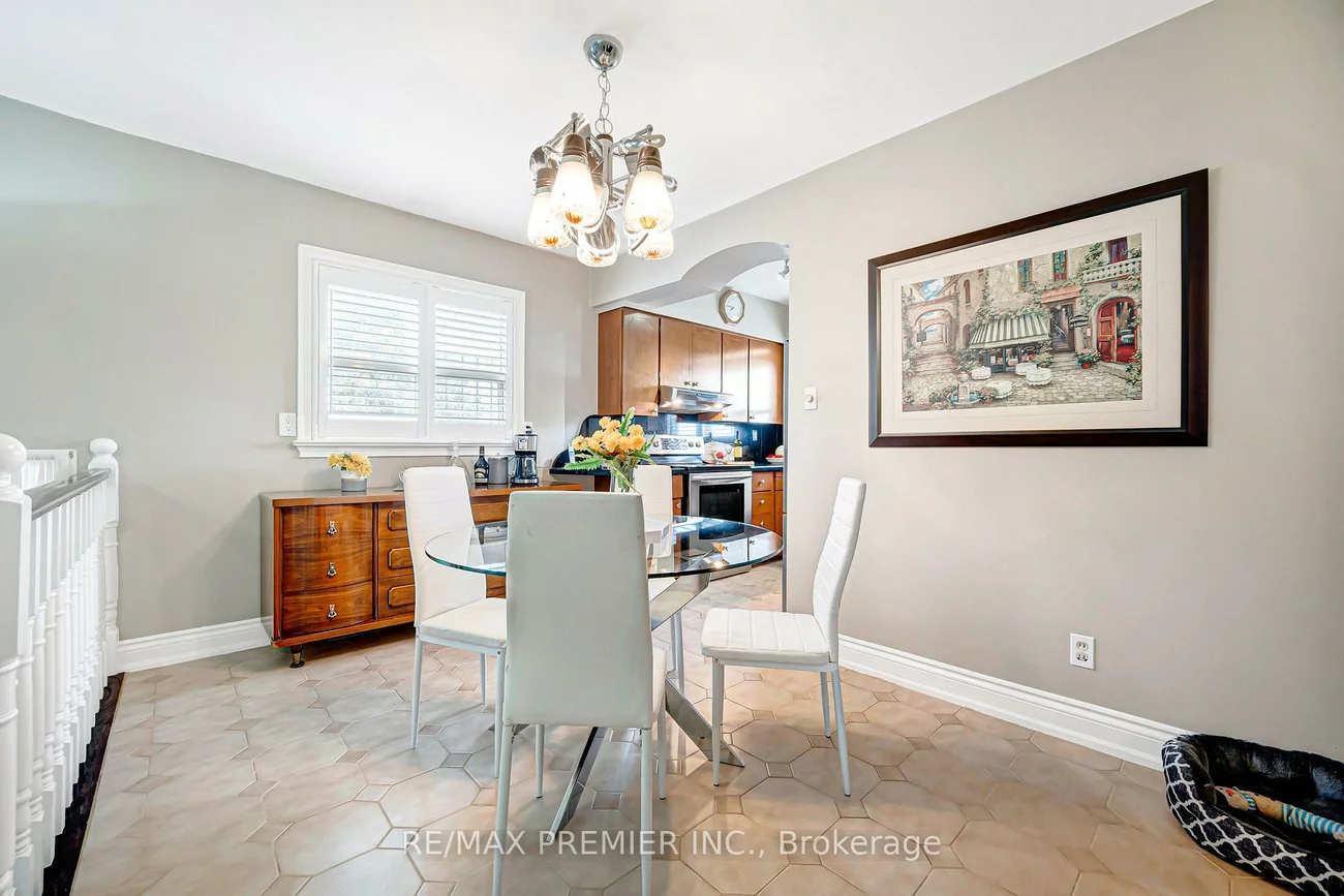 240, Calvington, Downsview-Roding-CFB, Toronto
