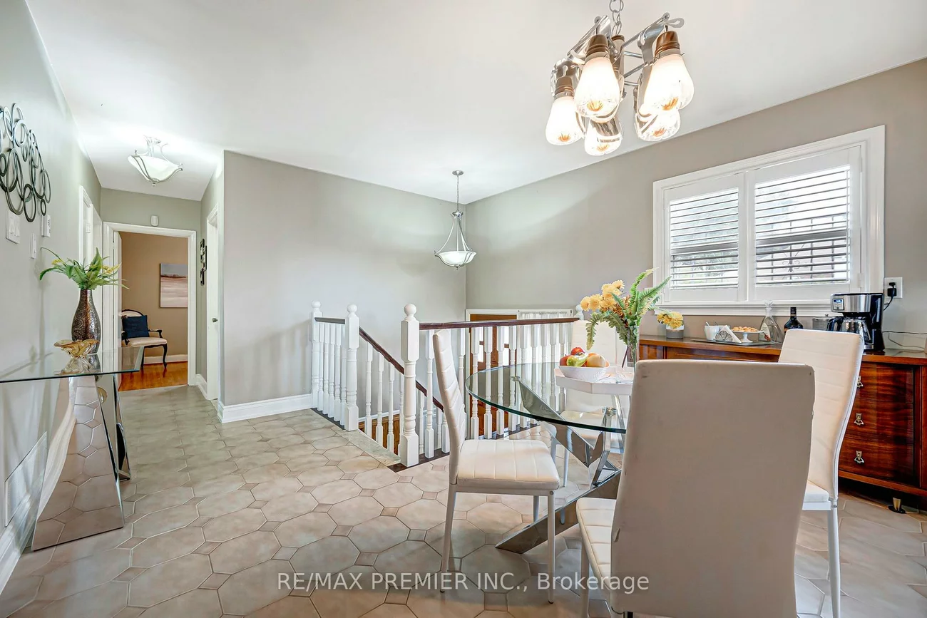 240, Calvington, Downsview-Roding-CFB, Toronto