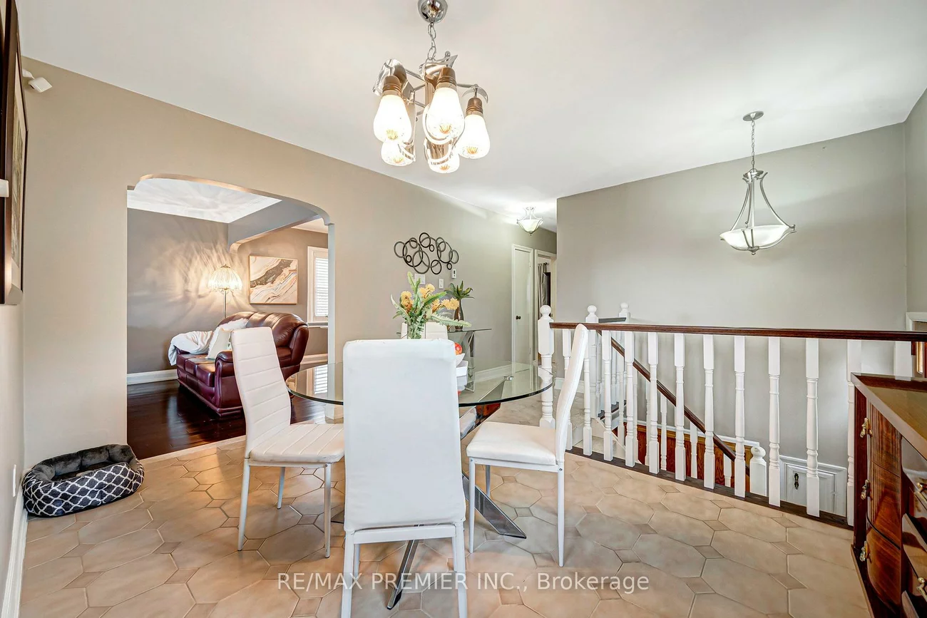 240, Calvington, Downsview-Roding-CFB, Toronto