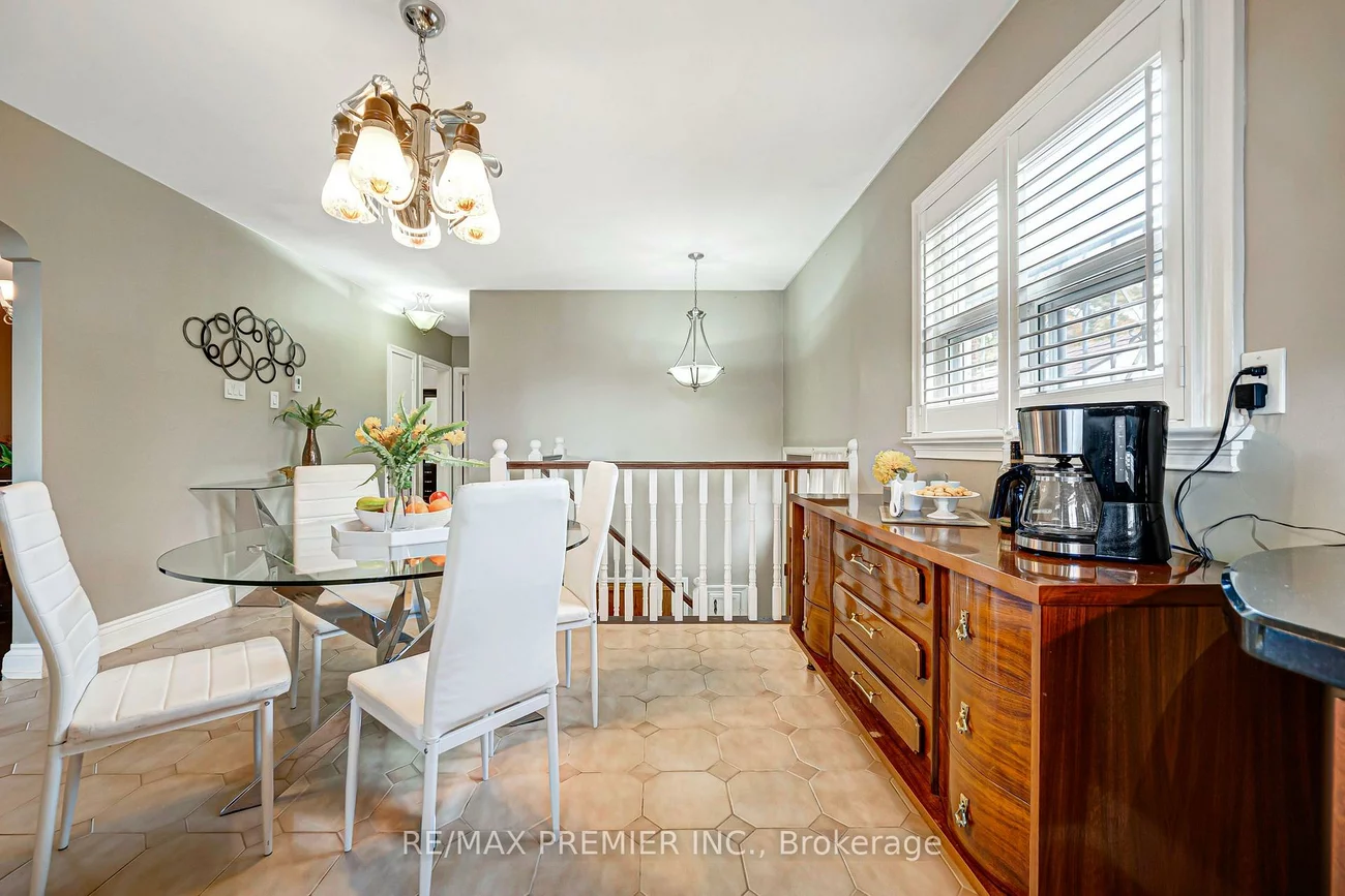 240, Calvington, Downsview-Roding-CFB, Toronto