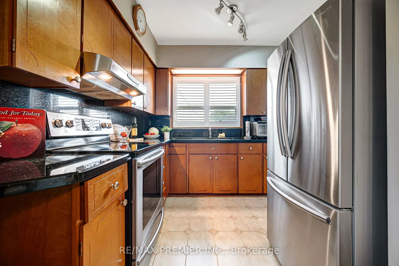 240, Calvington, Downsview-Roding-CFB, Toronto