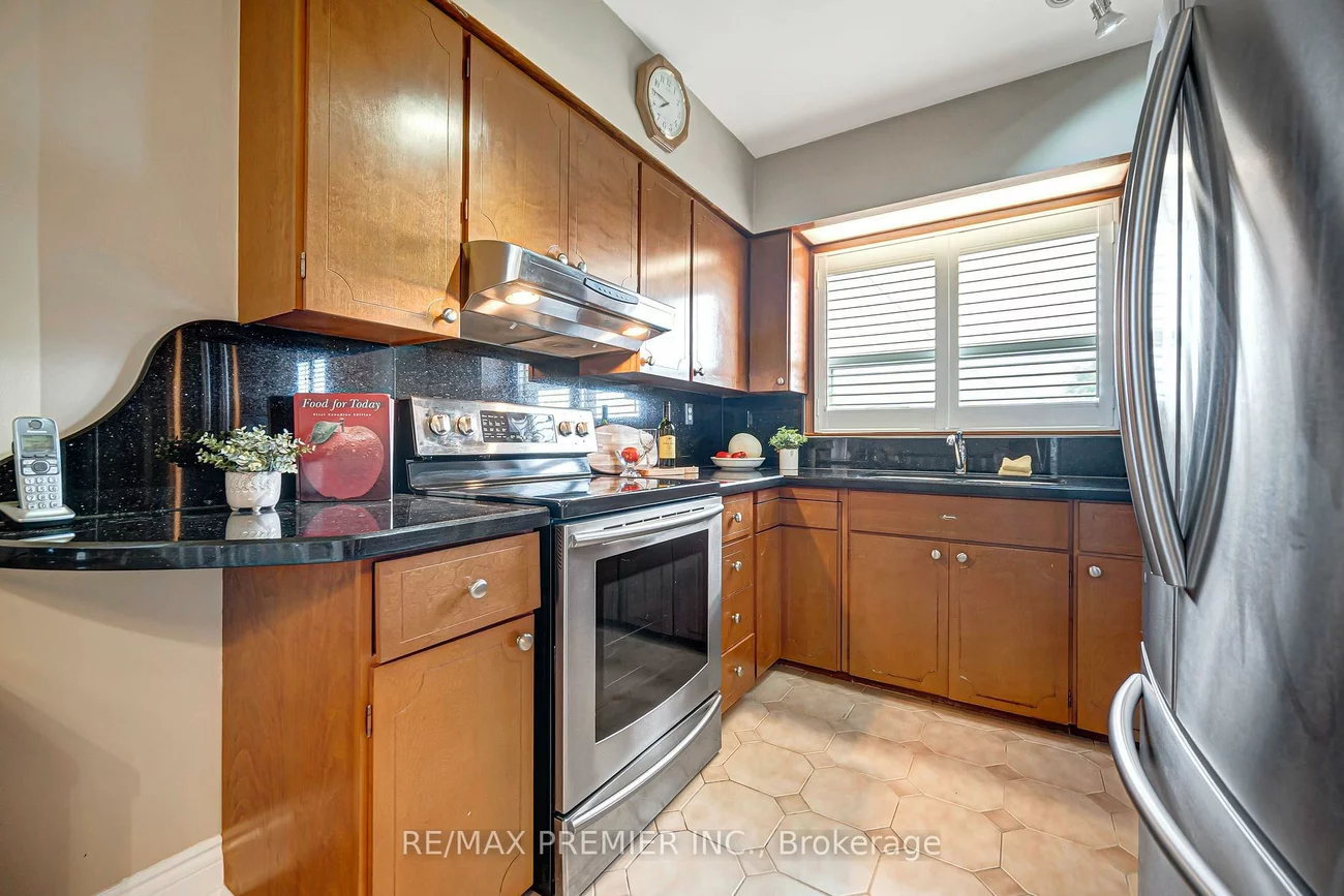 240, Calvington, Downsview-Roding-CFB, Toronto