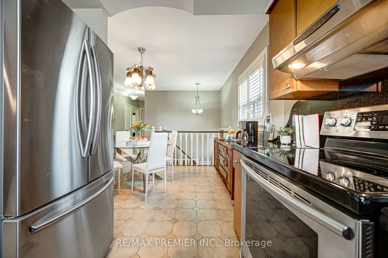 240, Calvington, Downsview-Roding-CFB, Toronto