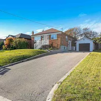240, Calvington, Downsview-Roding-CFB, Toronto