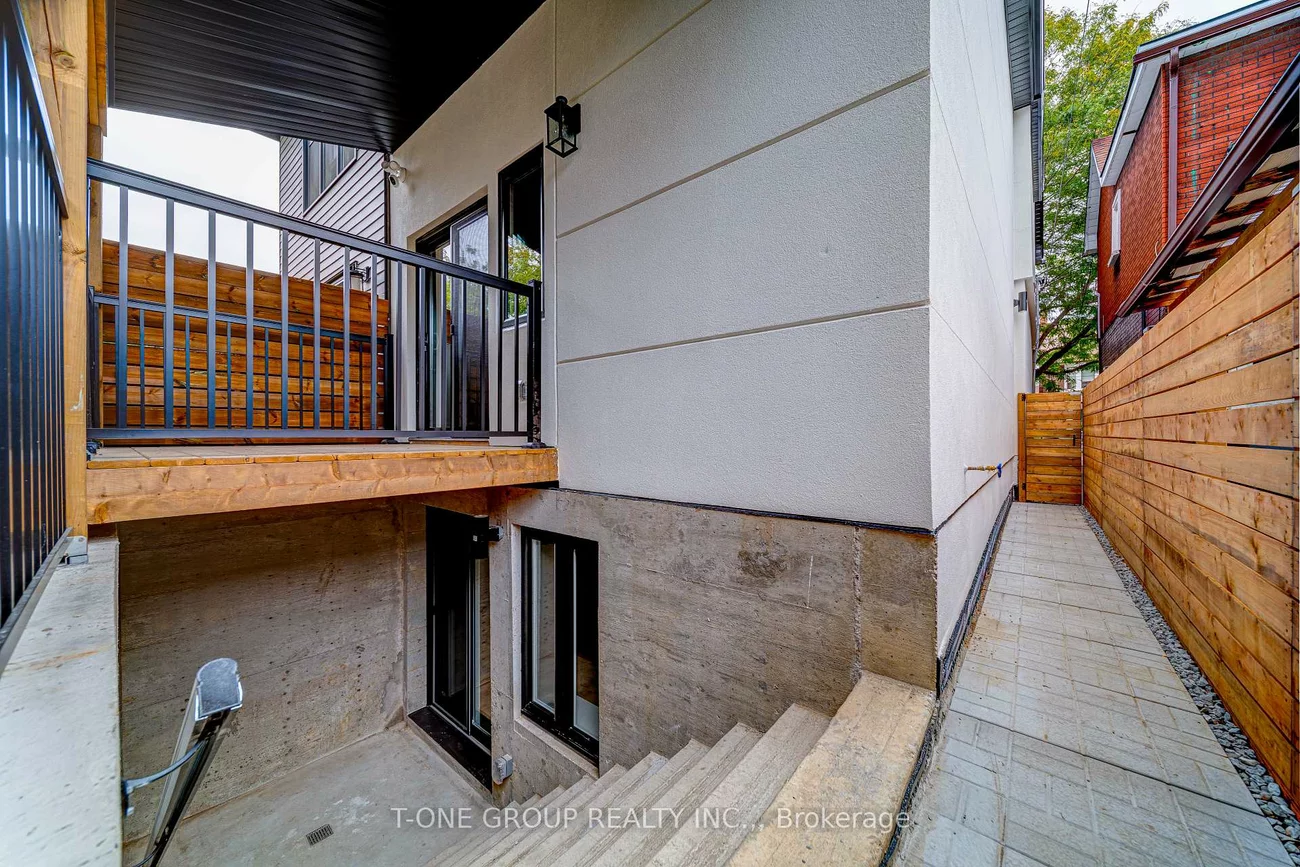 442, Margueretta, Dovercourt-Wallace Emerson-Junction, Toronto