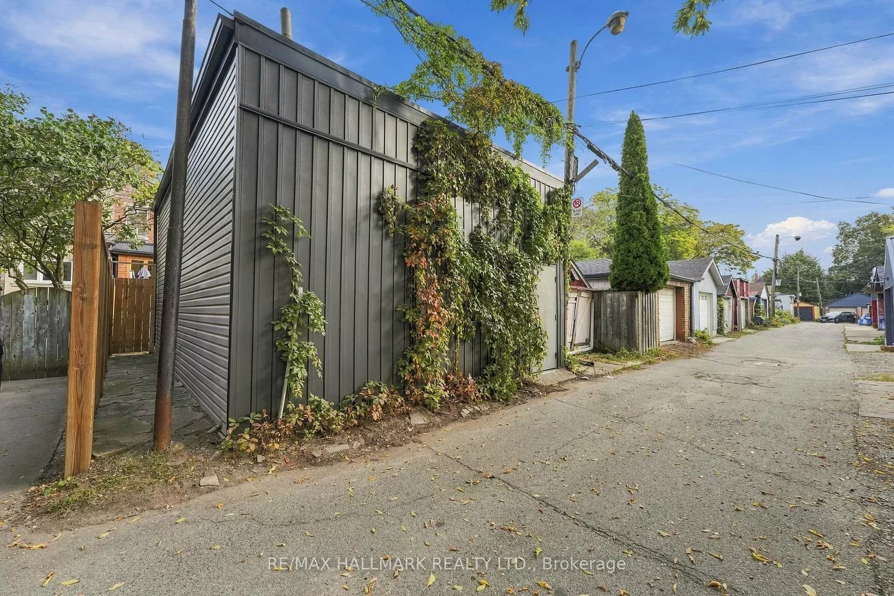 31, Wright, Roncesvalles, Toronto