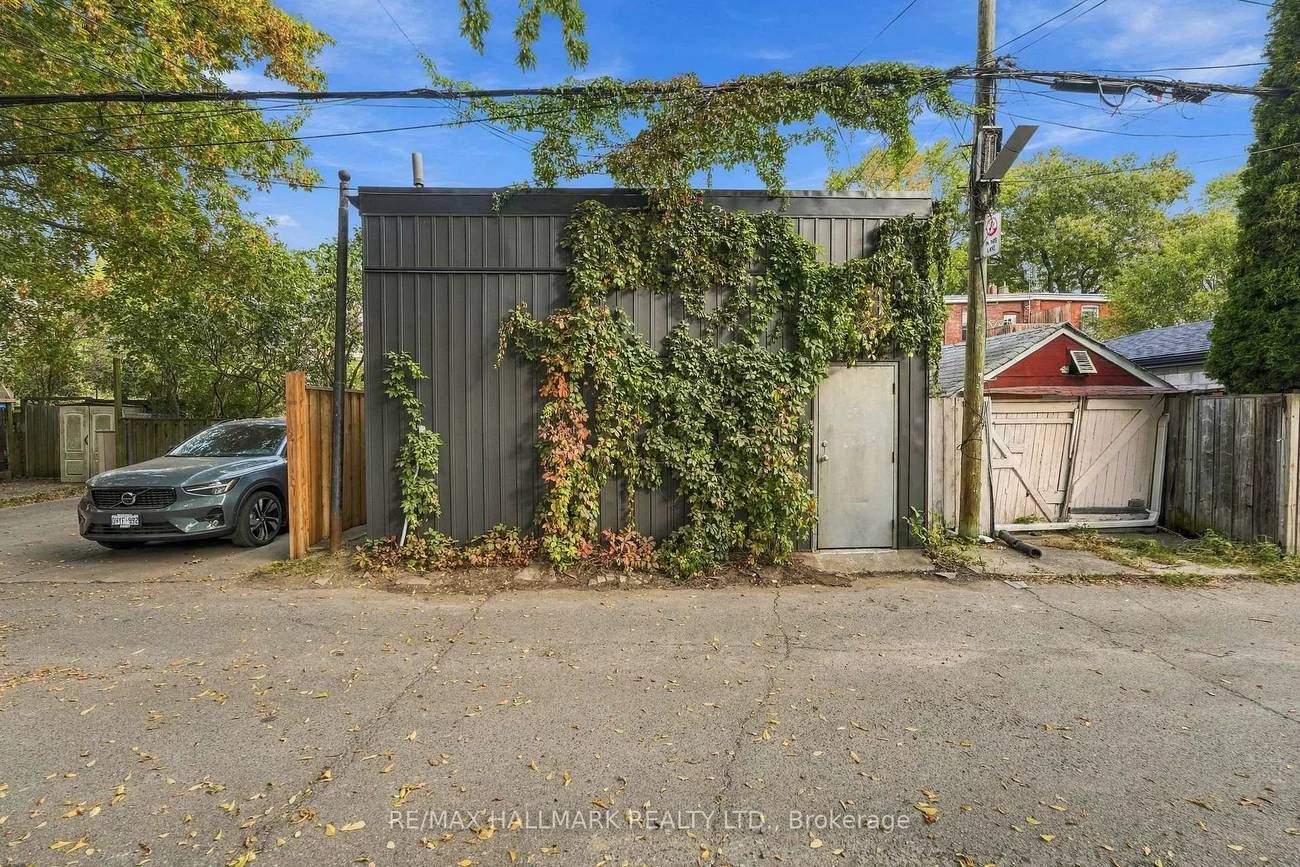 31, Wright, Roncesvalles, Toronto