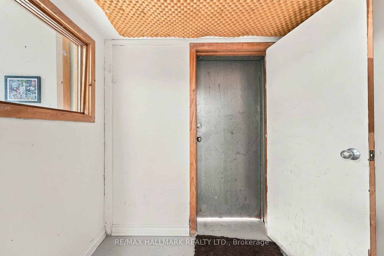 31, Wright, Roncesvalles, Toronto