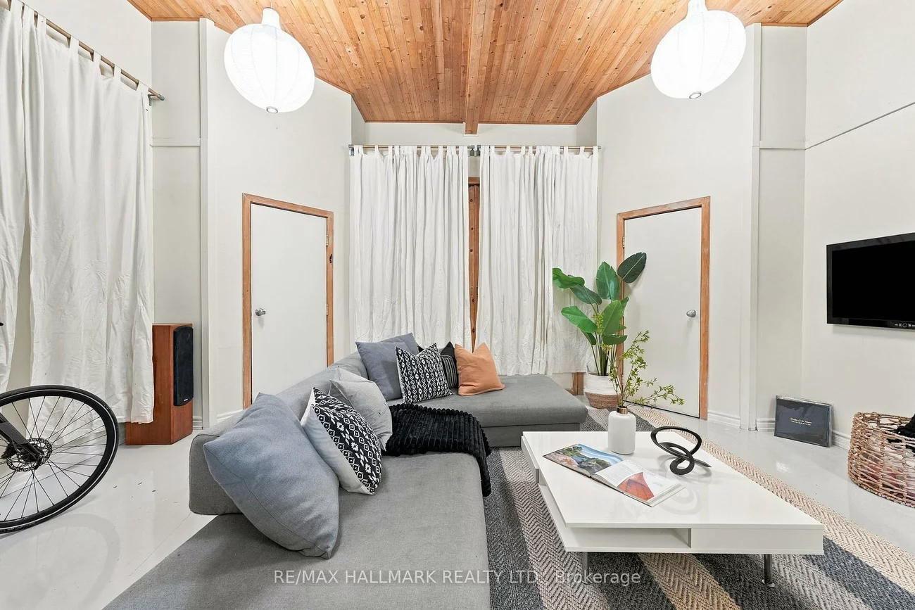 31, Wright, Roncesvalles, Toronto