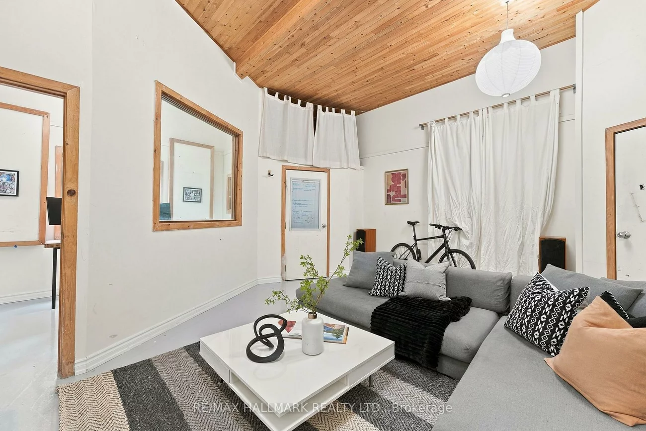 31, Wright, Roncesvalles, Toronto