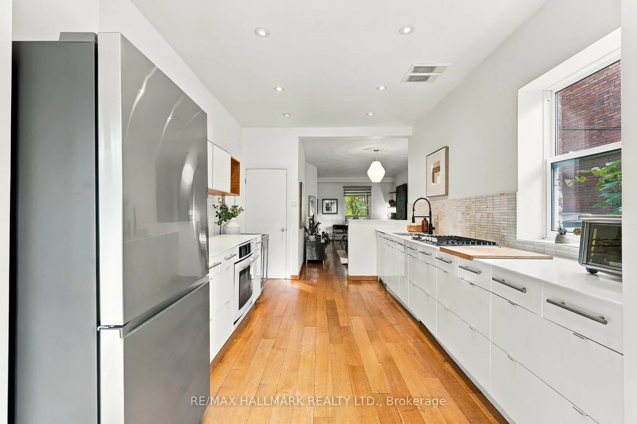31, Wright, Roncesvalles, Toronto