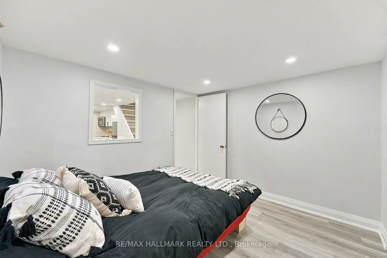 31, Wright, Roncesvalles, Toronto