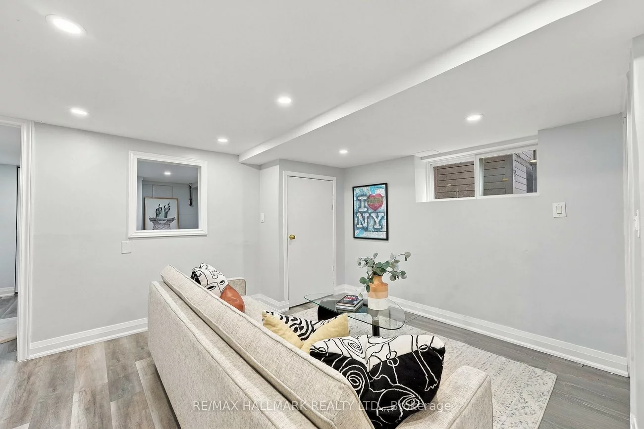 31, Wright, Roncesvalles, Toronto