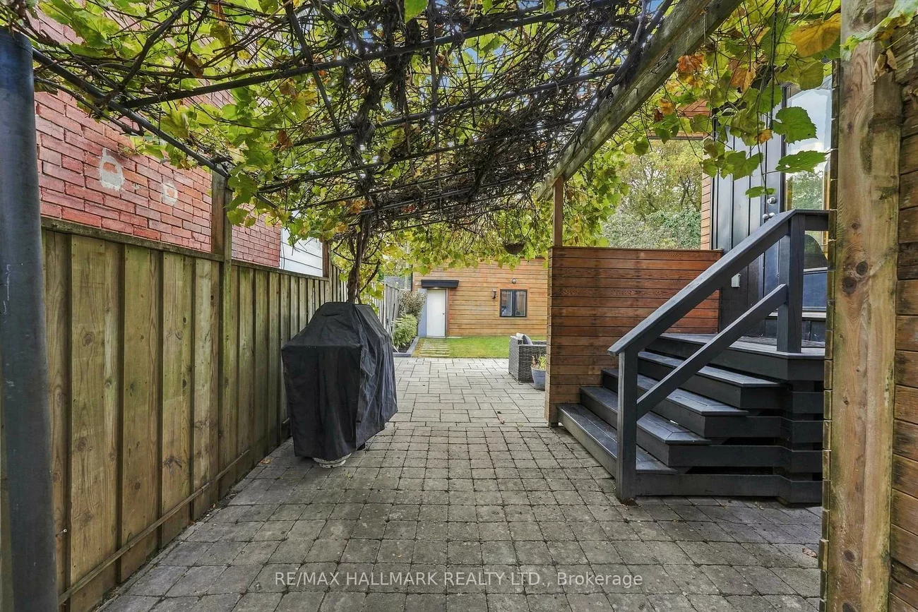 31, Wright, Roncesvalles, Toronto