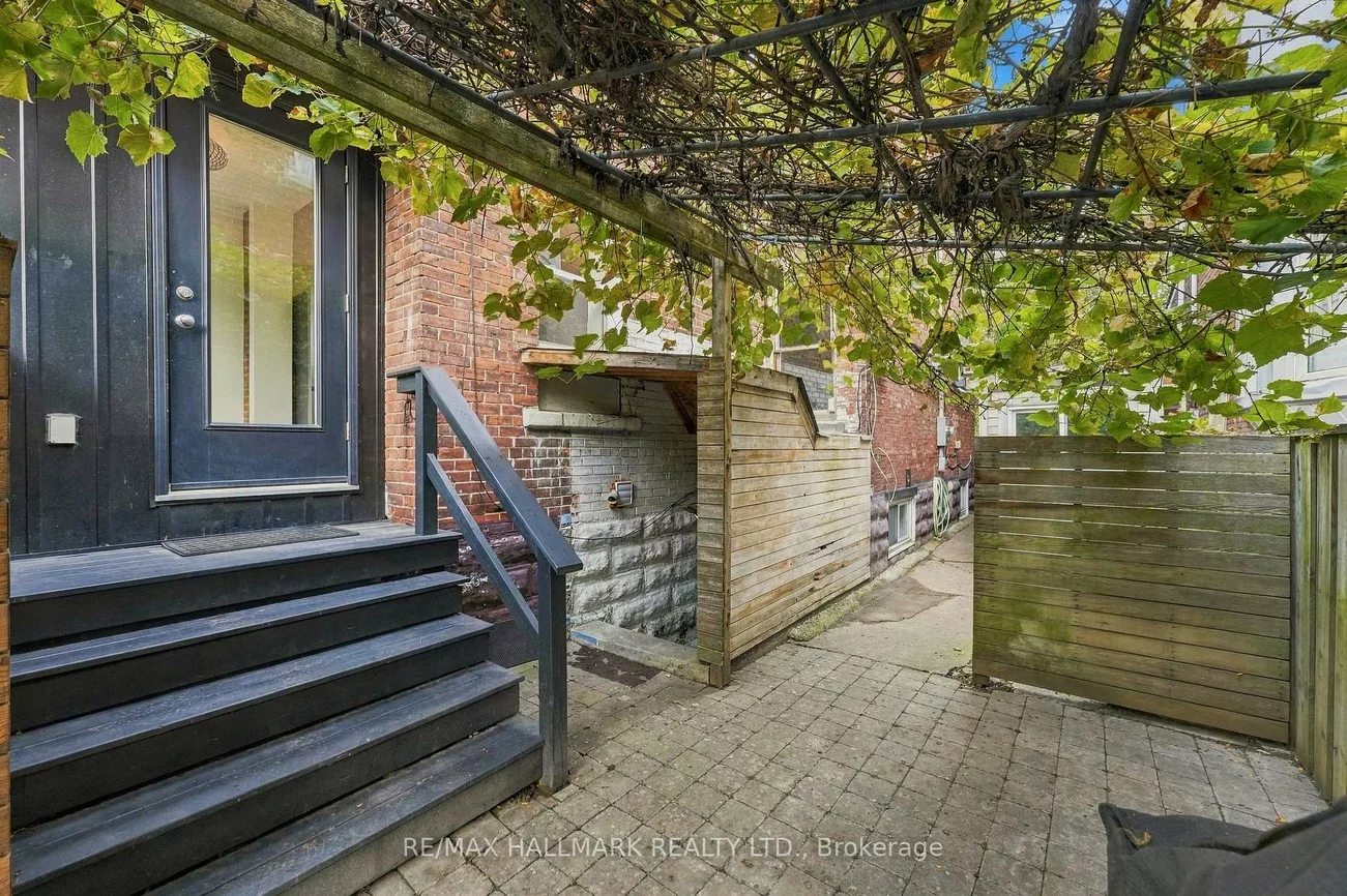 31, Wright, Roncesvalles, Toronto