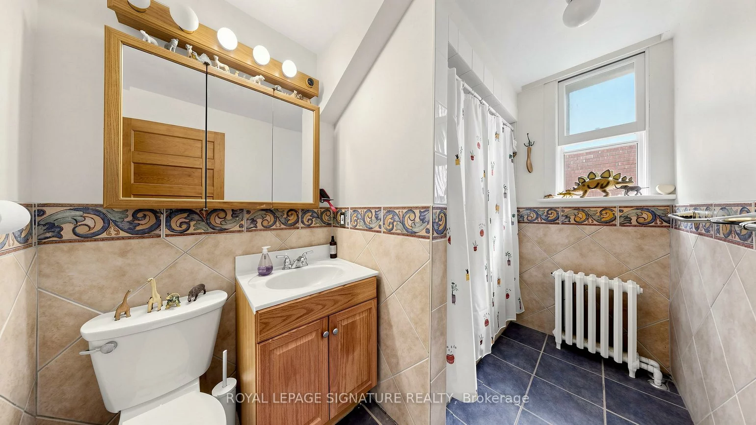 132, Marion, Roncesvalles, Toronto