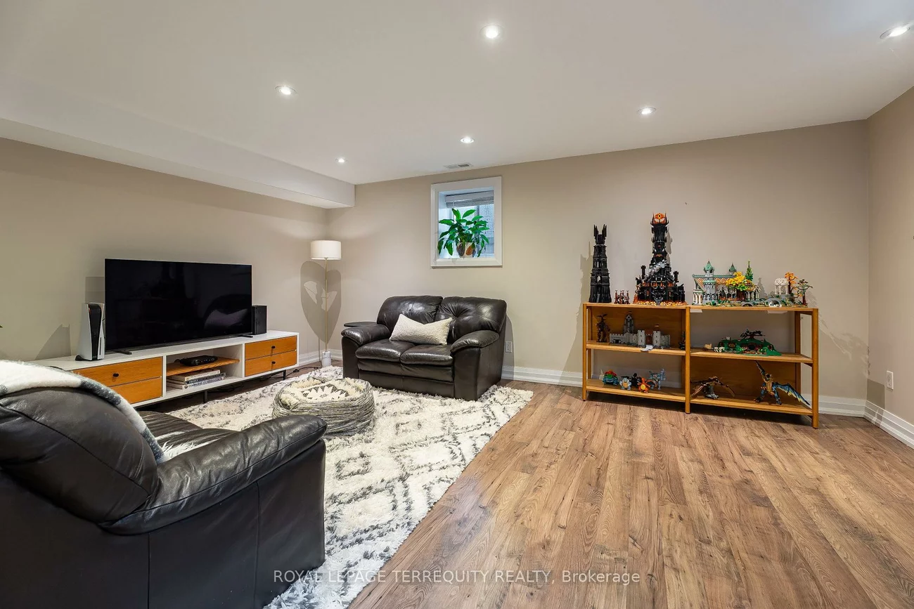 151, Brookside, Runnymede-Bloor West Village, Toronto