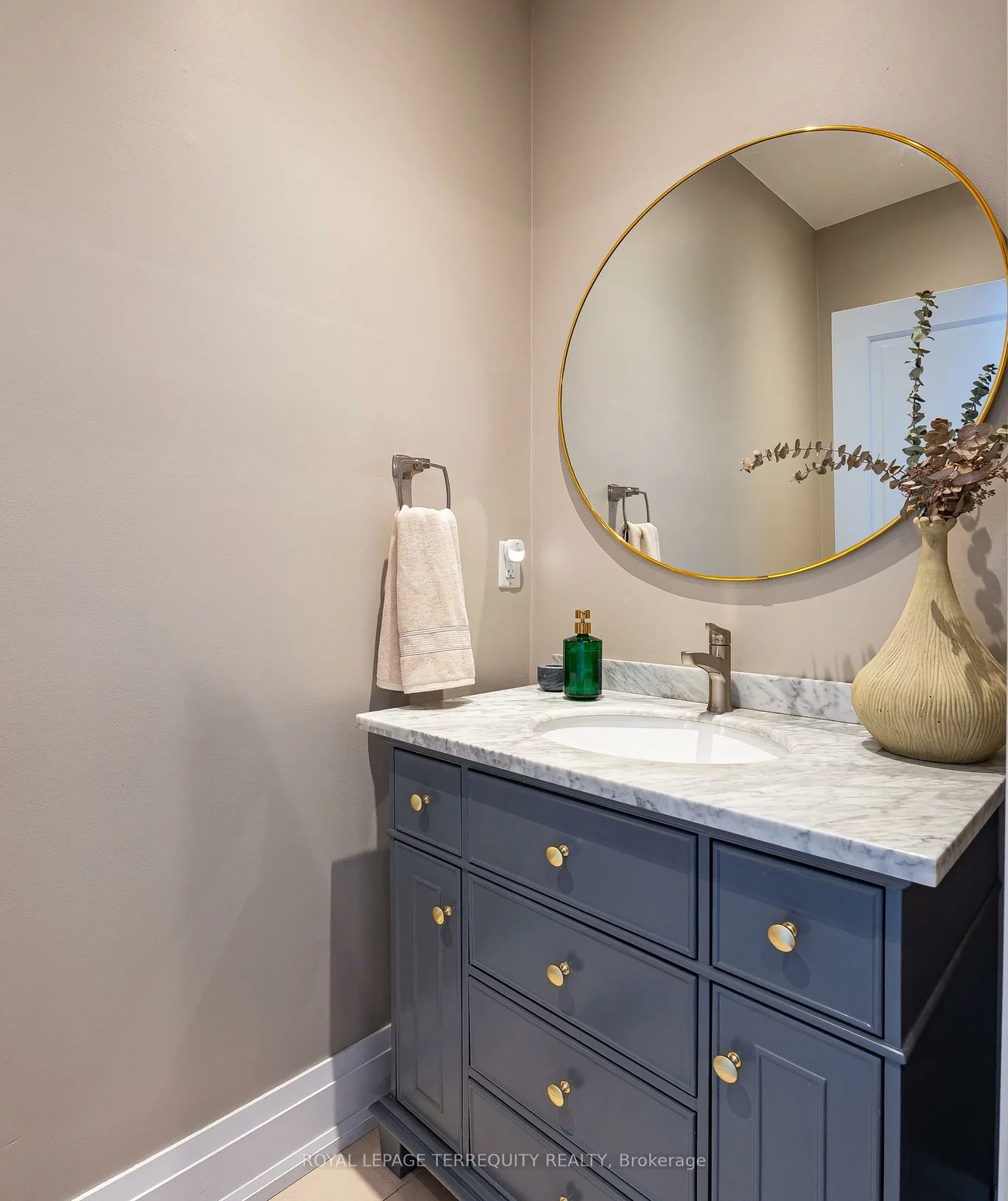 151, Brookside, Runnymede-Bloor West Village, Toronto