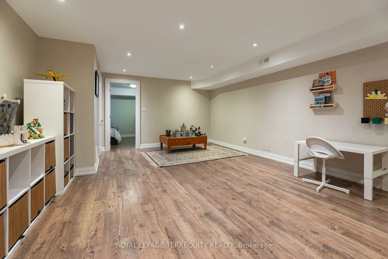 151, Brookside, Runnymede-Bloor West Village, Toronto