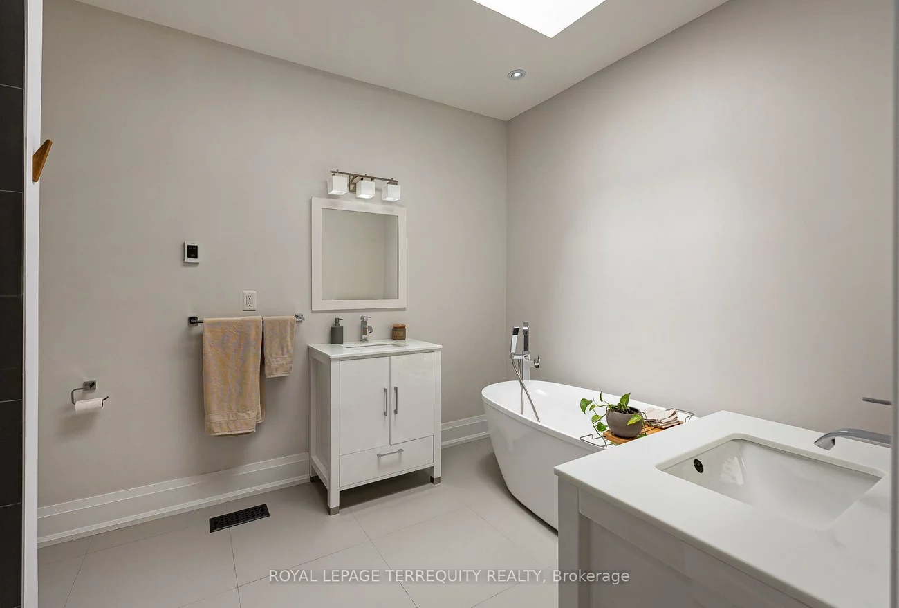 151, Brookside, Runnymede-Bloor West Village, Toronto