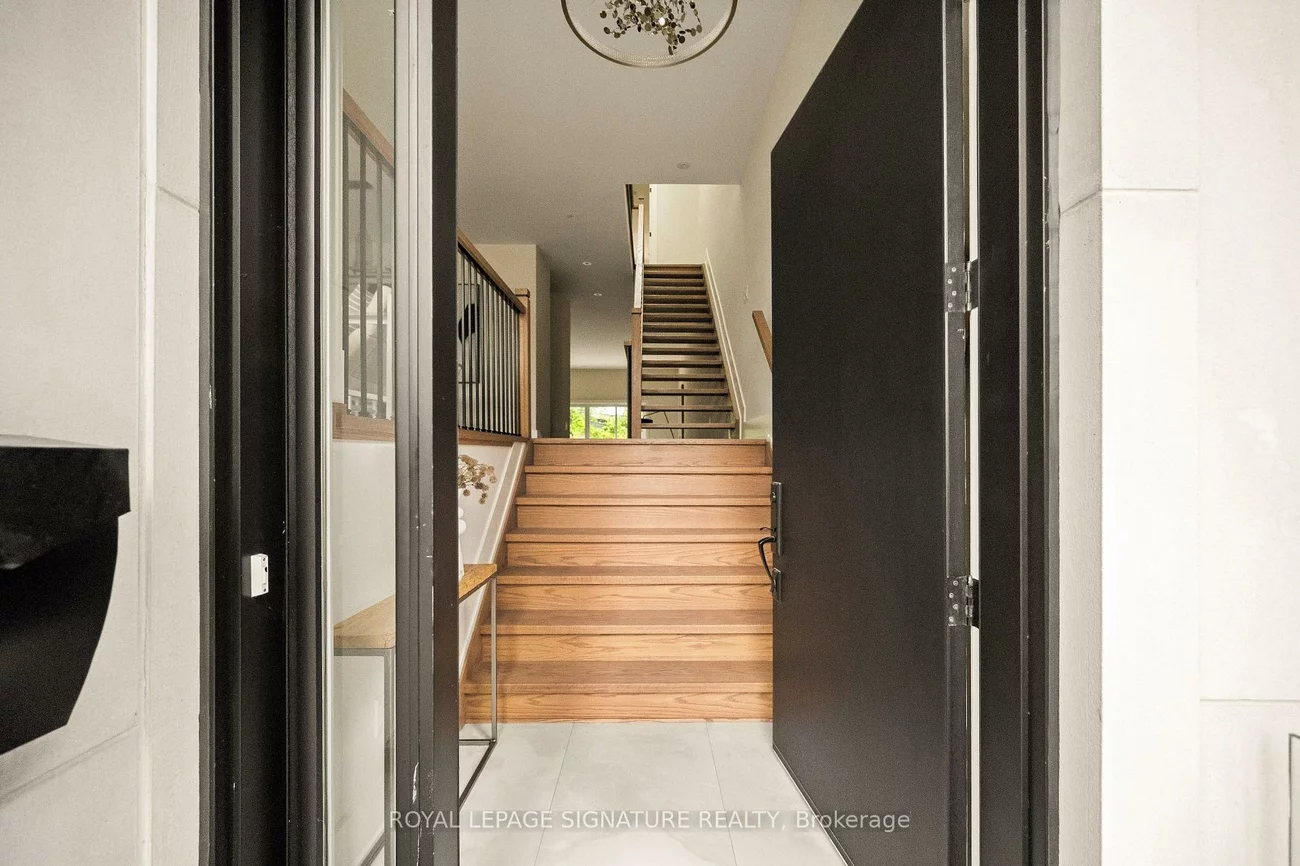 62, Ash, Long Branch, Toronto