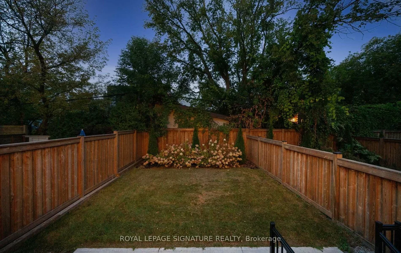 62, Ash, Long Branch, Toronto