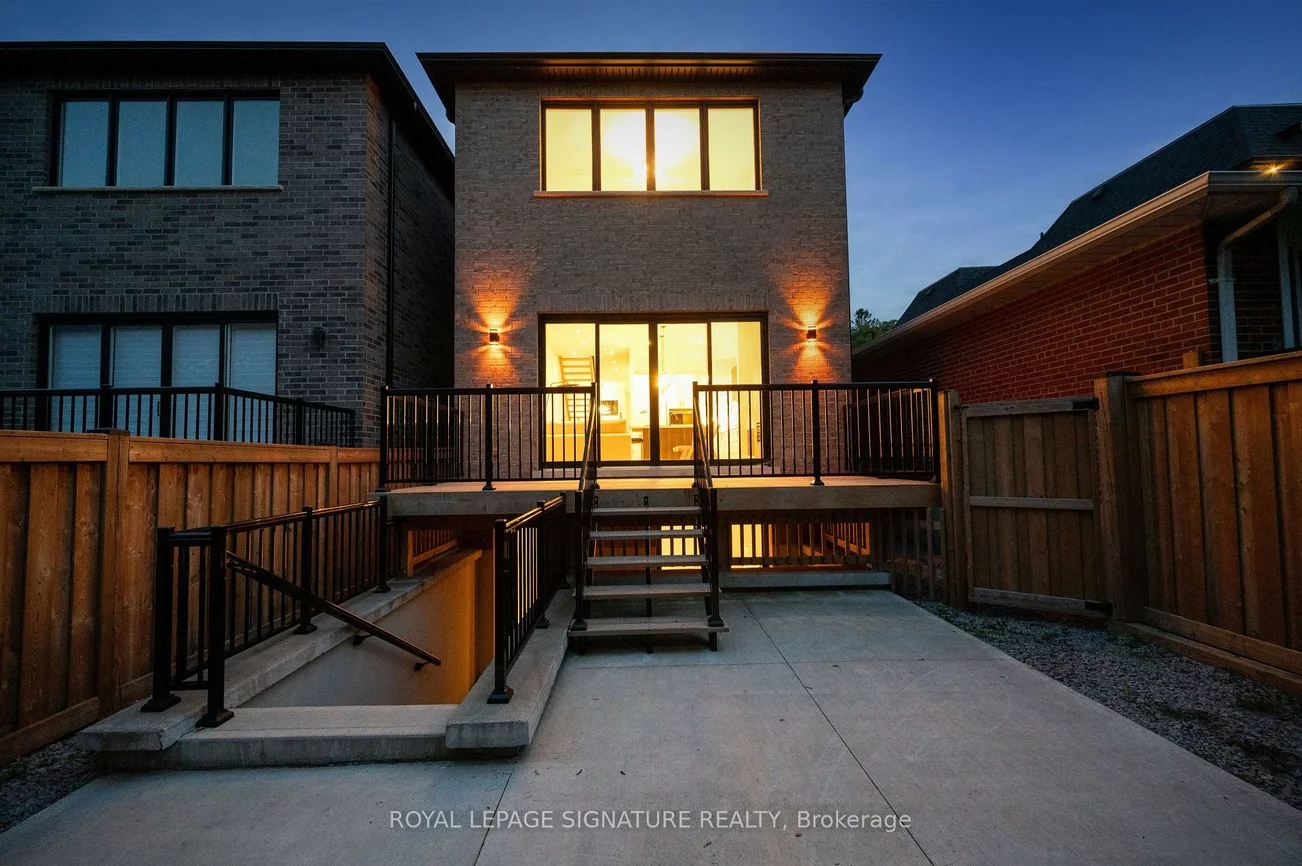 62, Ash, Long Branch, Toronto