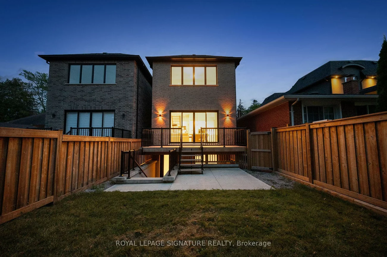 62, Ash, Long Branch, Toronto