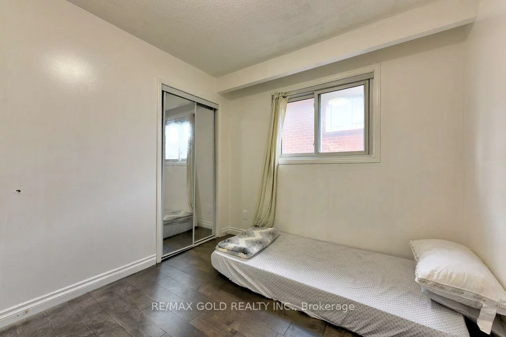 22, Kittiwake, West Humber-Clairville, Toronto