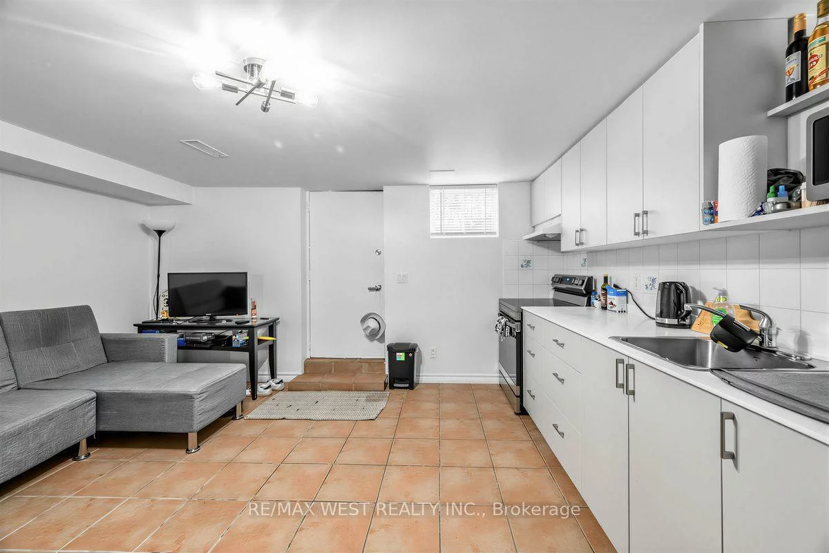 66, Bristol, Dovercourt-Wallace Emerson-Junction, Toronto